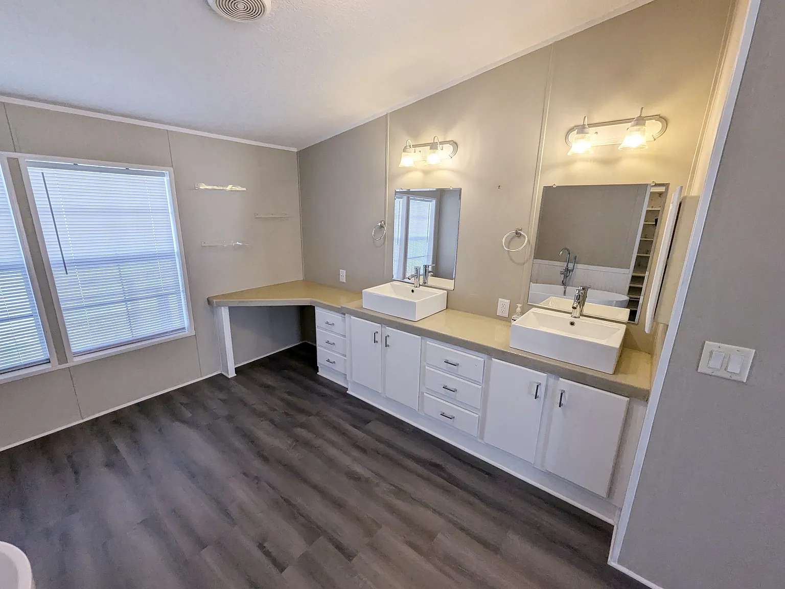 3 bed, 2.5 bath, 2040 sqft, $2,000 — Photo 4