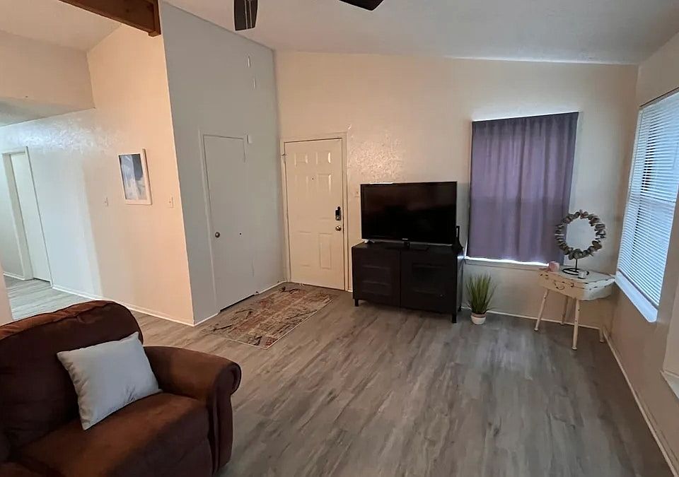 1st image of 5307 Indio Dr APT D