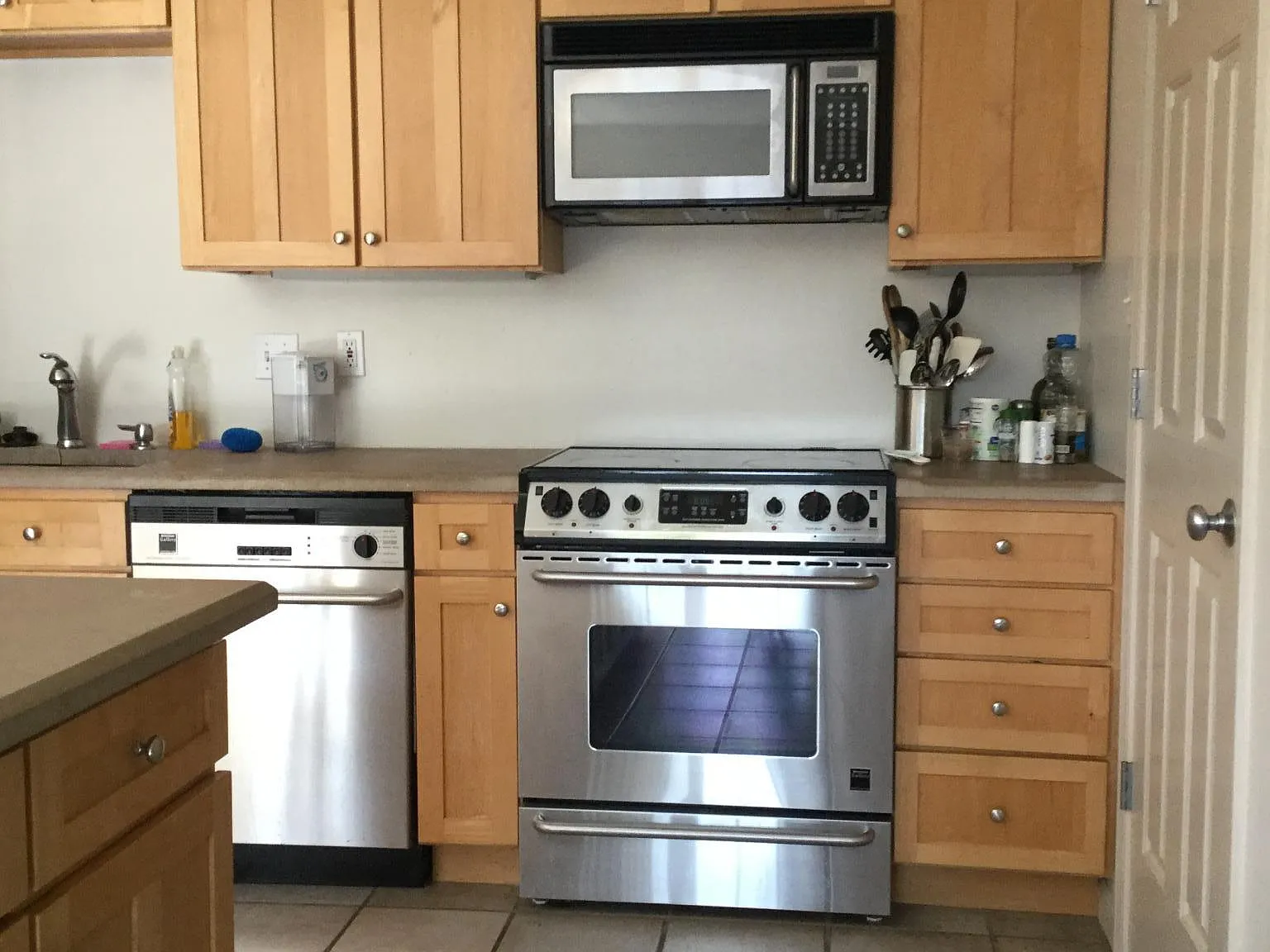 3 bed, 2.5 bath, 2662 sqft, $2,200 — Photo 4