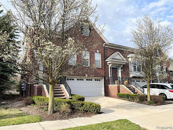 2nd image of 801 Sandalwood Dr