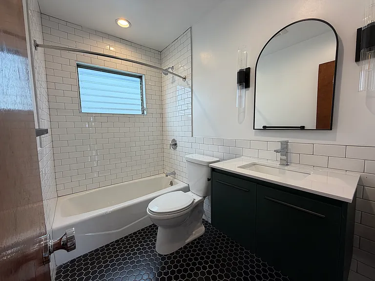 1926 N Vista Del Mar Ave #3 — Photo 7