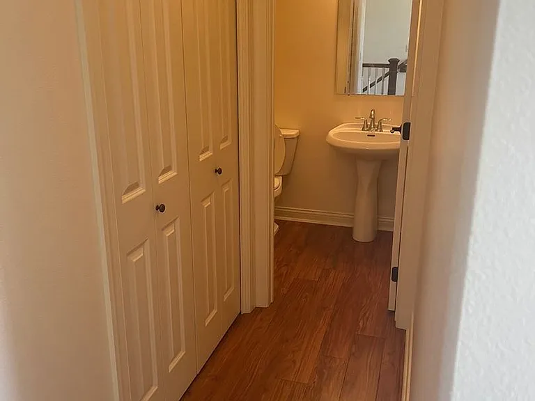 2712-16 London Dr — Photo 3