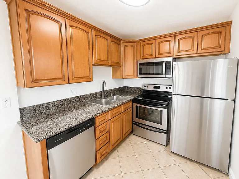1371 E Washington Ave #102 — Photo 5