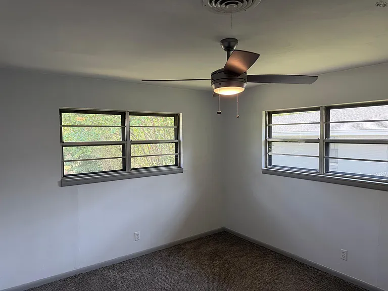 1547 Singleton Ave — Photo 16