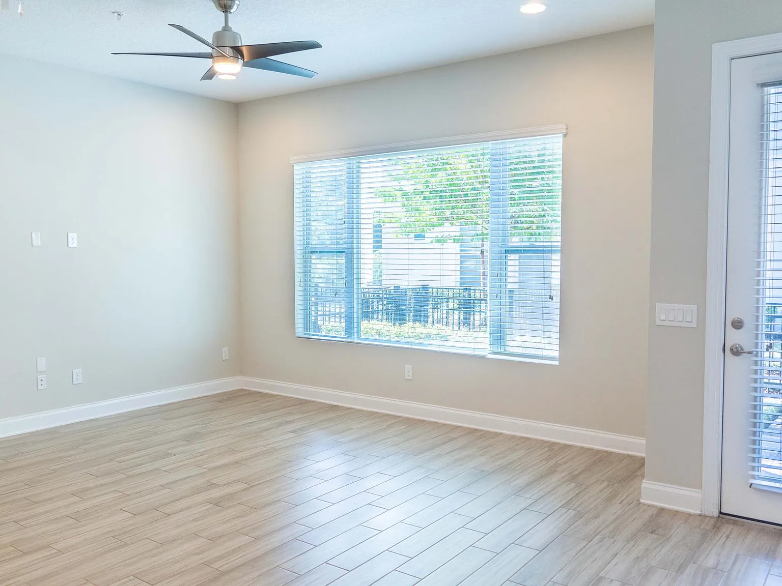 3 bed, 2.5 bath, 1612 sqft, $2,700 — Photo 3