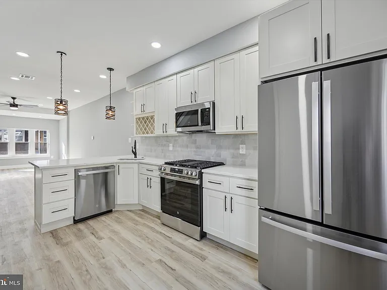 451 Fitzgerald St — Photo 8