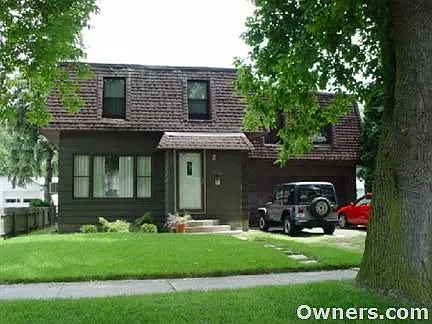1349 Mound Ave photo 1