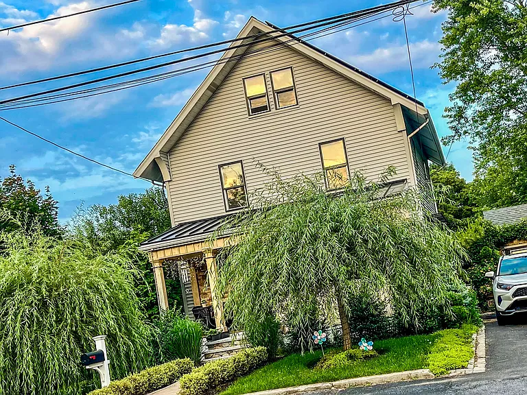 10 Cove Ave — Photo 31