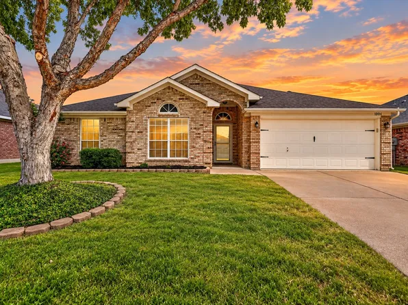 1004 Eden St, Burleson, TX 76028