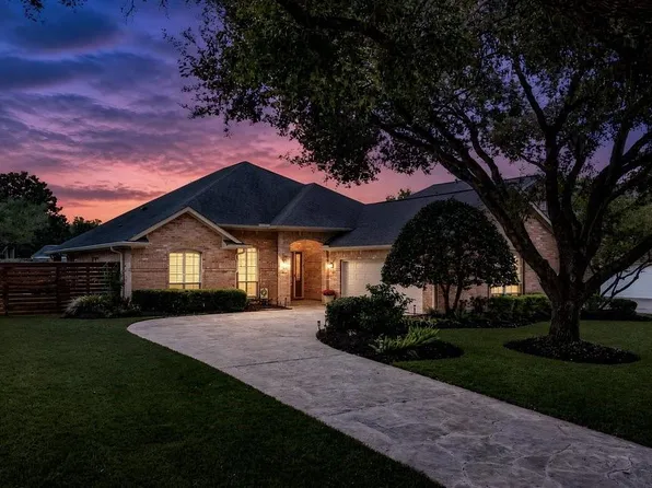 4 Crestwood Cir, Sugar Land, TX 77478