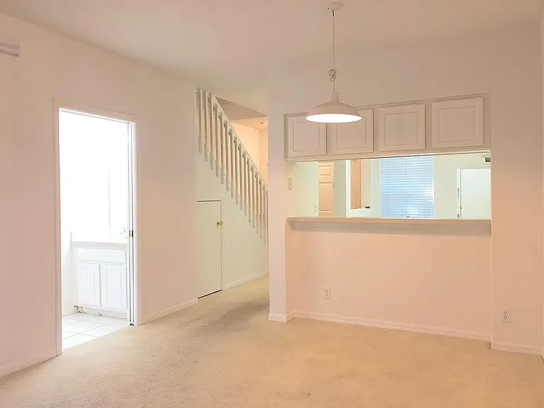 8073 Pacific Beach Dr — Photo 4