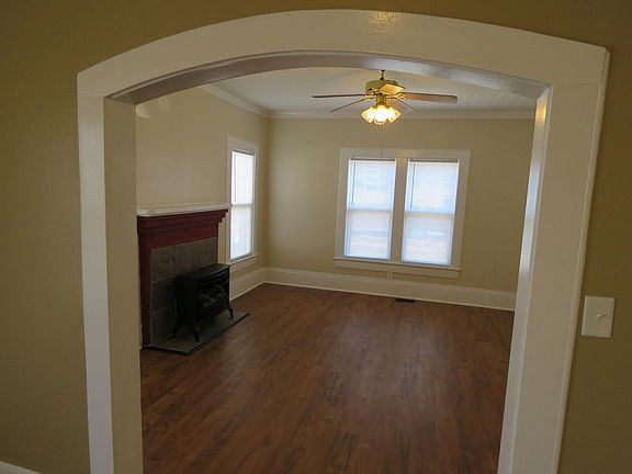 Archway between livingroom and dining room.