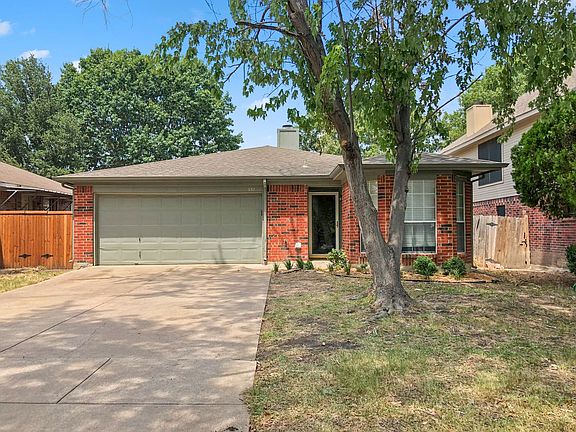 2nd image of 937 Ashmount Ln