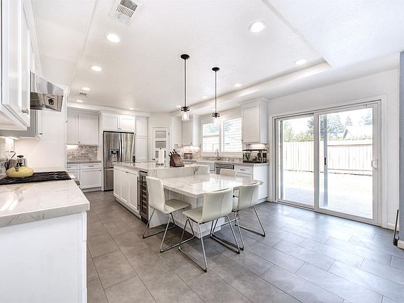 3rd image of 1855 Hillmont Way