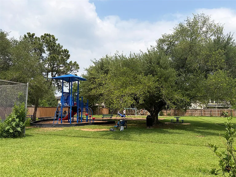 17407 Chamberlain Dr — Photo 29