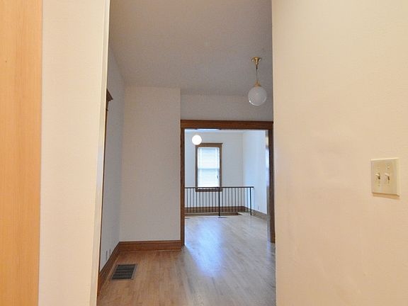 4th image of 1733 N Sheffield Ave #1