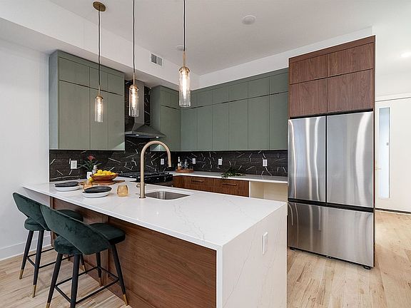4th image of 374 Princeton Ave #1