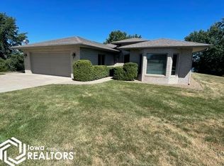 3074 Terrace Lake Dr, Crawfordsville, IA