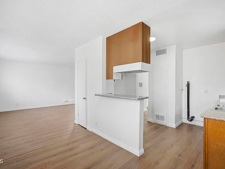 221 S Pine St #A — Photo 8