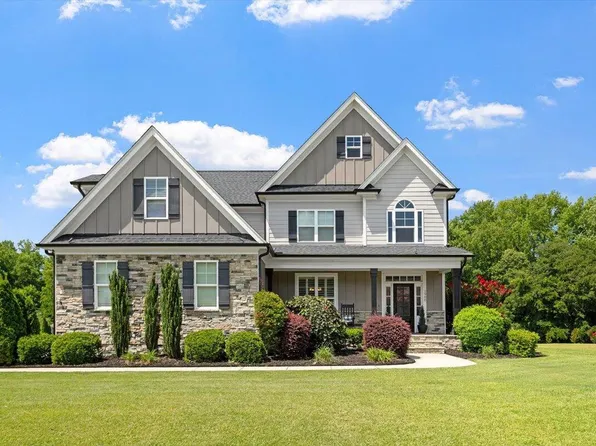 1900 Offside Ct, Fuquay Varina, NC 27526