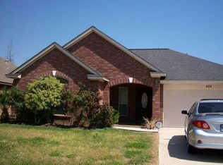424 Forest Oaks Ln, Lake Jackson, TX 77566