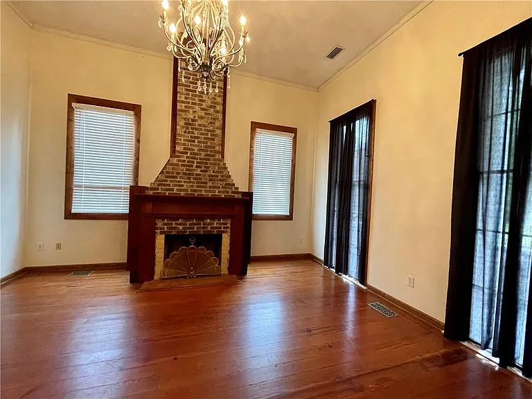 222 S Dearborn St — Photo 2