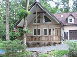 8 Lake View Rd, Lakeville, PA 18438