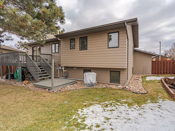 3rd image of 226 Laredo Dr