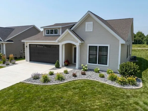 4768 Signature Dr, Bay City, MI 48706
