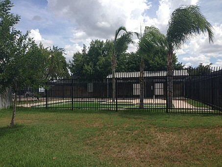 3rd image of 1001 Lexington Cir