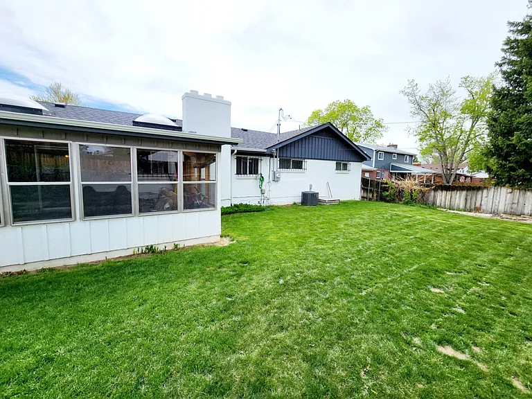 10820 Claire Ln — Photo 13