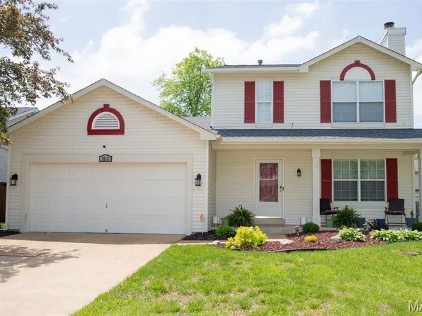 1212 Parmer Dr, Florissant, MO 63031