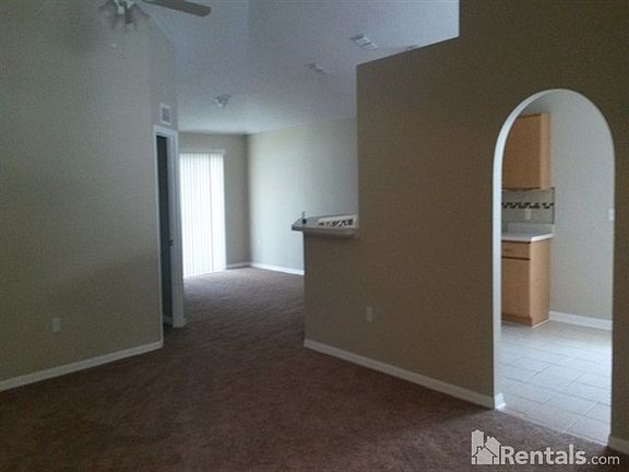4th image of 957 Vanderbilt Dr