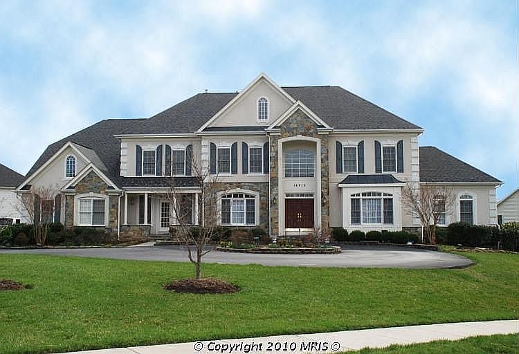 Beautiful home - golf course