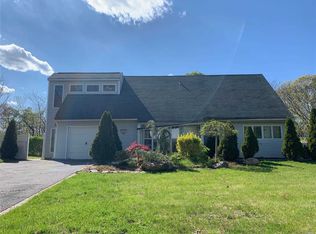 6 Harford Dr, Coram, NY