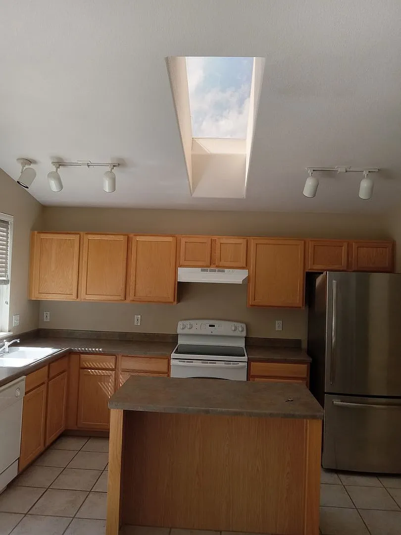 Cozy Home In a Great Erie Neighborhood! — Photo 2