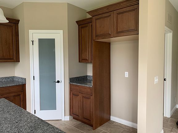 5th image of 50093 Oakbrooke Dr