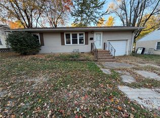 104 N Hughes St, Windsor, MO 65360