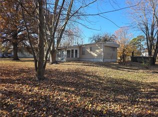 204 S Lyne St, Raymore, MO 64083