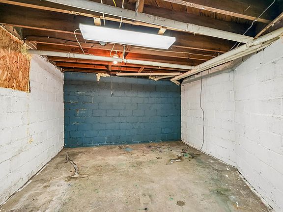 23rd image of 407 3rd St SE