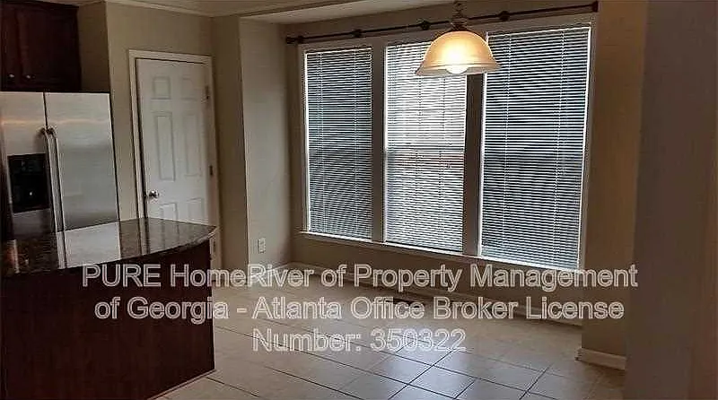 4 bed, 3.0 bath, 2404 sqft, $3,200 — Photo 3