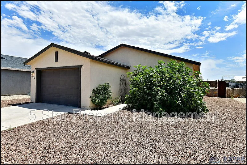 3 bed, 2.0 bath, 1224 sqft, $1,565 — Photo 2