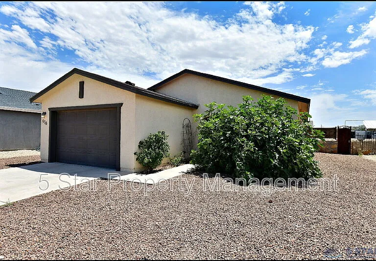 916 Villa Seca Dr — Photo 2