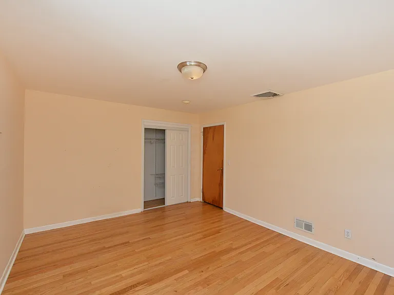 79 Grand Blvd — Photo 17