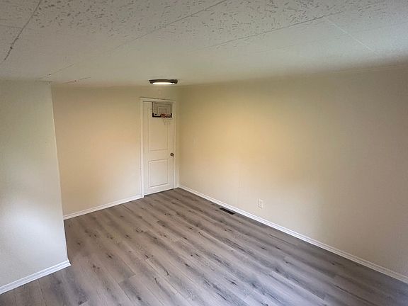 3rd image of 520 N Maple St