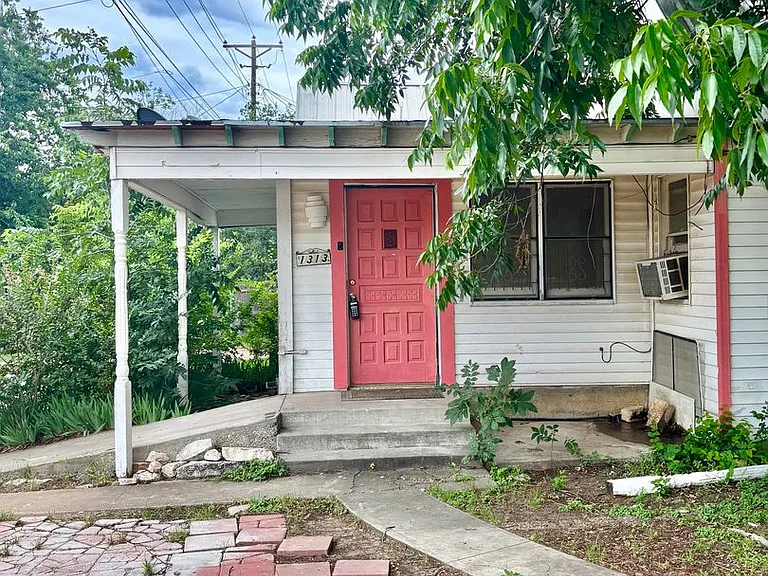 1313 Guadalupe St — Photo 1