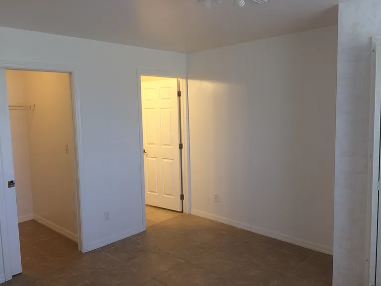 3003 Gilbert Ave S — Photo 6