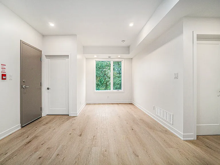 655 Donat St — Photo 5