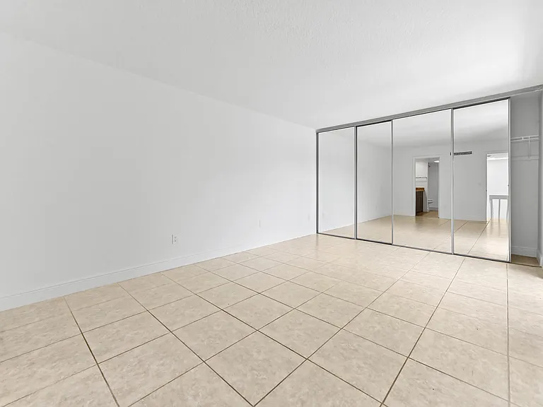 825 Center St #12A — Photo 15