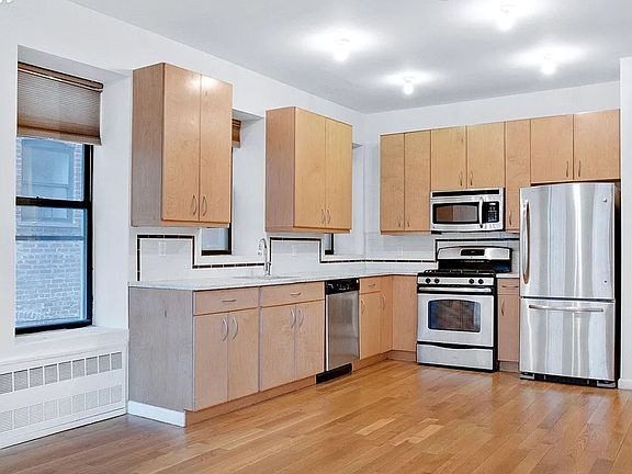 3rd image of 250 Manhattan Ave APT 3C